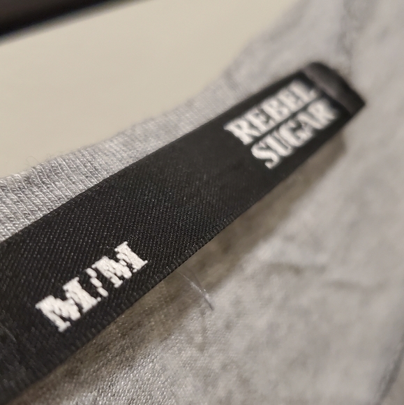 ☆ 3/35$ | REBEL SUGAR | Cat Print loose Tee in Size Medium - Picture 4 of 5